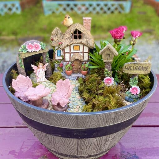 solar cottage fairy garden set